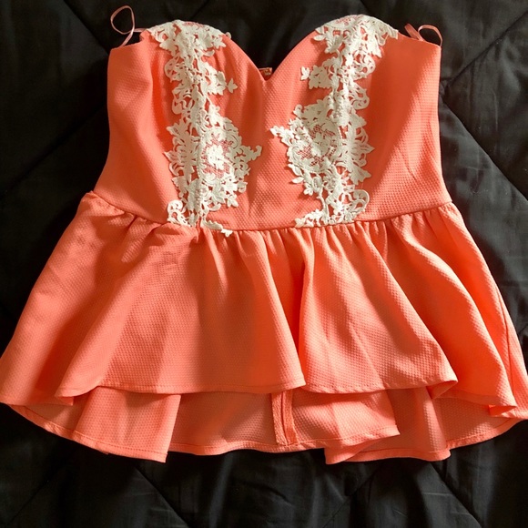 Peach peplum tube top - Picture 2 of 4